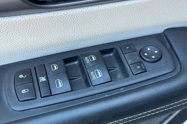 Used 2022 Chrysler Pacifica Touring-L FWD image 12