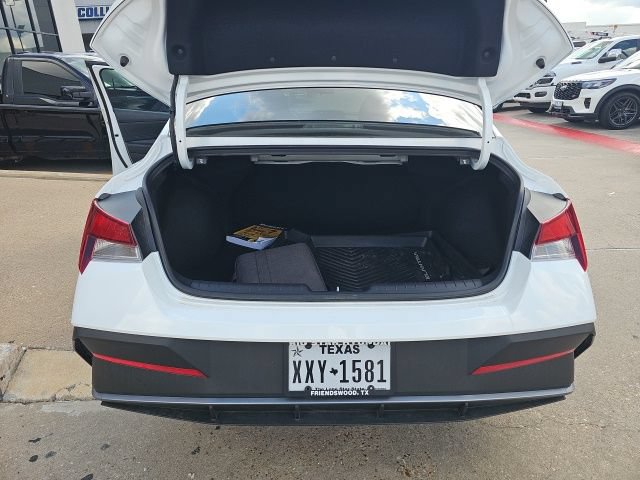 Used 2026 Hyundai Elantra Sport FWD image 7