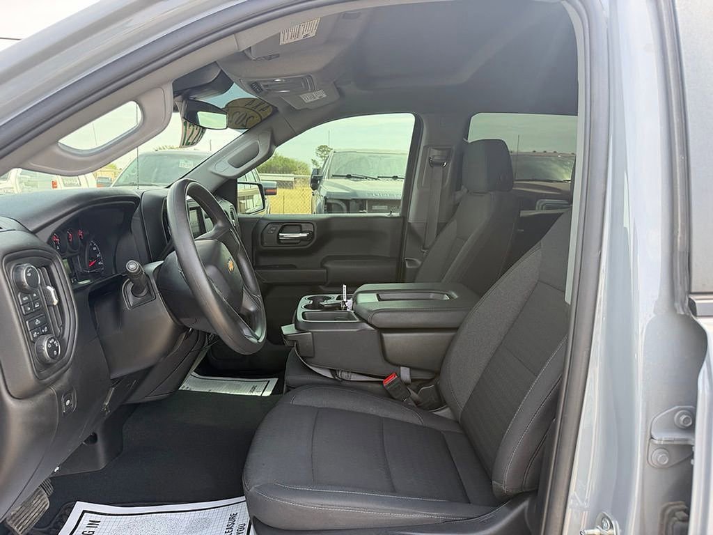 Used 2024 Chevrolet Silverado 1500 Custom image 9