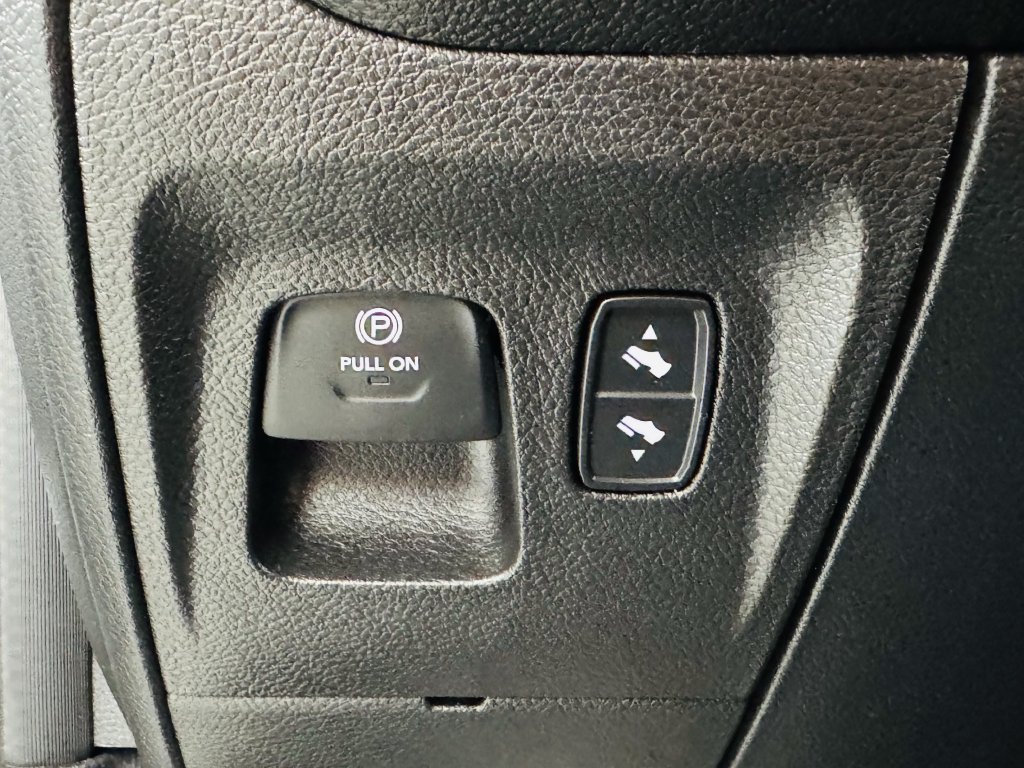 Used 2025 RAM 1500 Big Horn AWD/4WD image 10