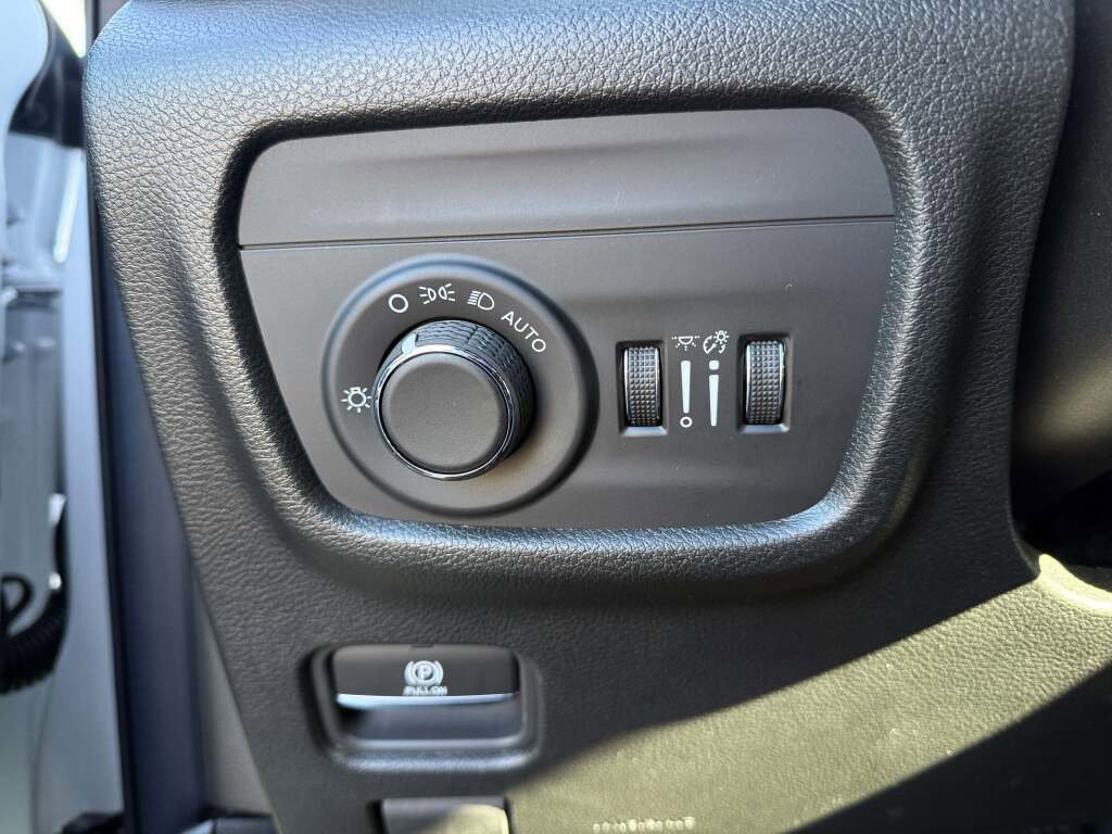 New 2026 Jeep Grand Cherokee Altitude image 29