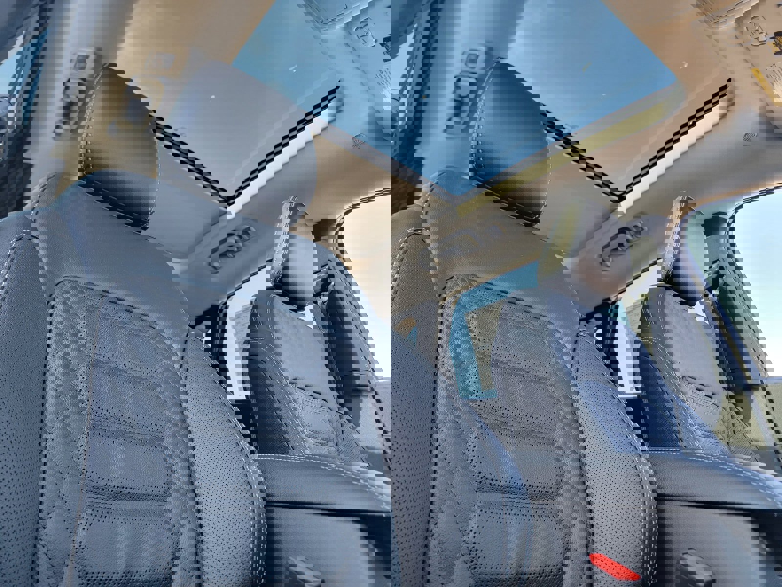 New 2024 Ford Escape SE w/ PHEV Premium Package image 17