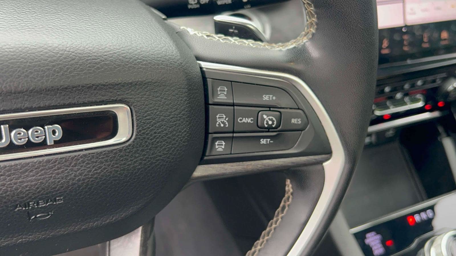 Used 2023 Jeep Grand Cherokee 4WD 4xe w/ Luxury Tech Group II image 18