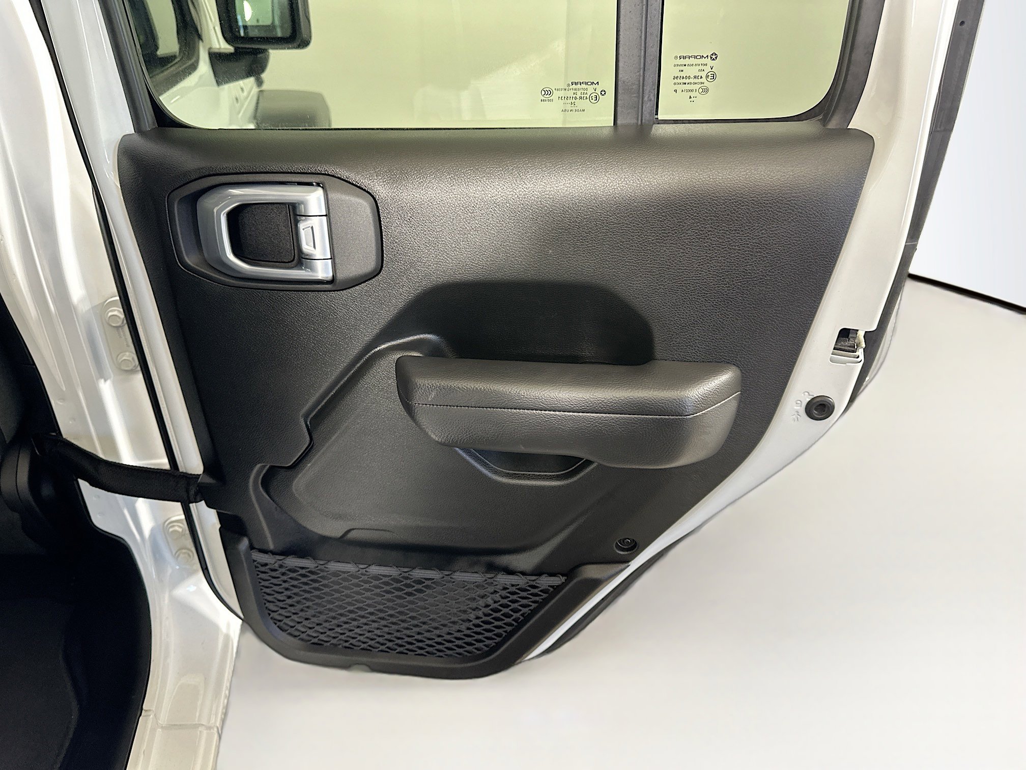 Used 2025 Jeep Wrangler Sport S image 28