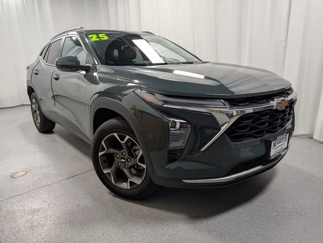 Used 2025 Chevrolet Trax LT w/ Driver Confidence Package image 2