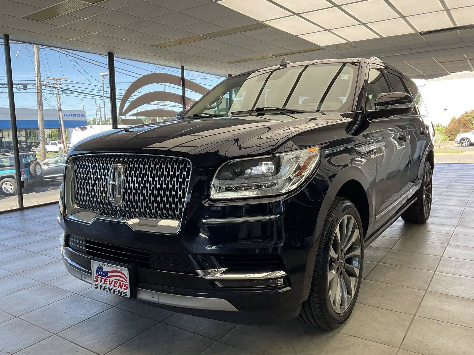 Used 2021 Lincoln Navigator Reserve AWD/4WD image 3