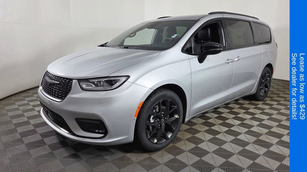 New 2026 Chrysler Pacifica Limited FWD image 3