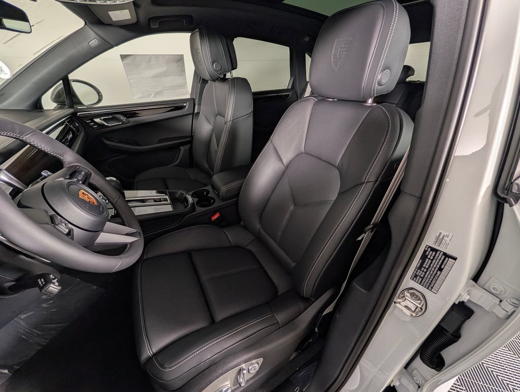 New 2026 Porsche Macan Turbo AWD/4WD image 5