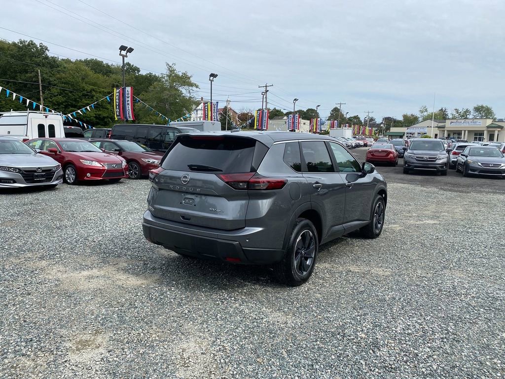 Used 2024 Nissan Rogue SV image 5
