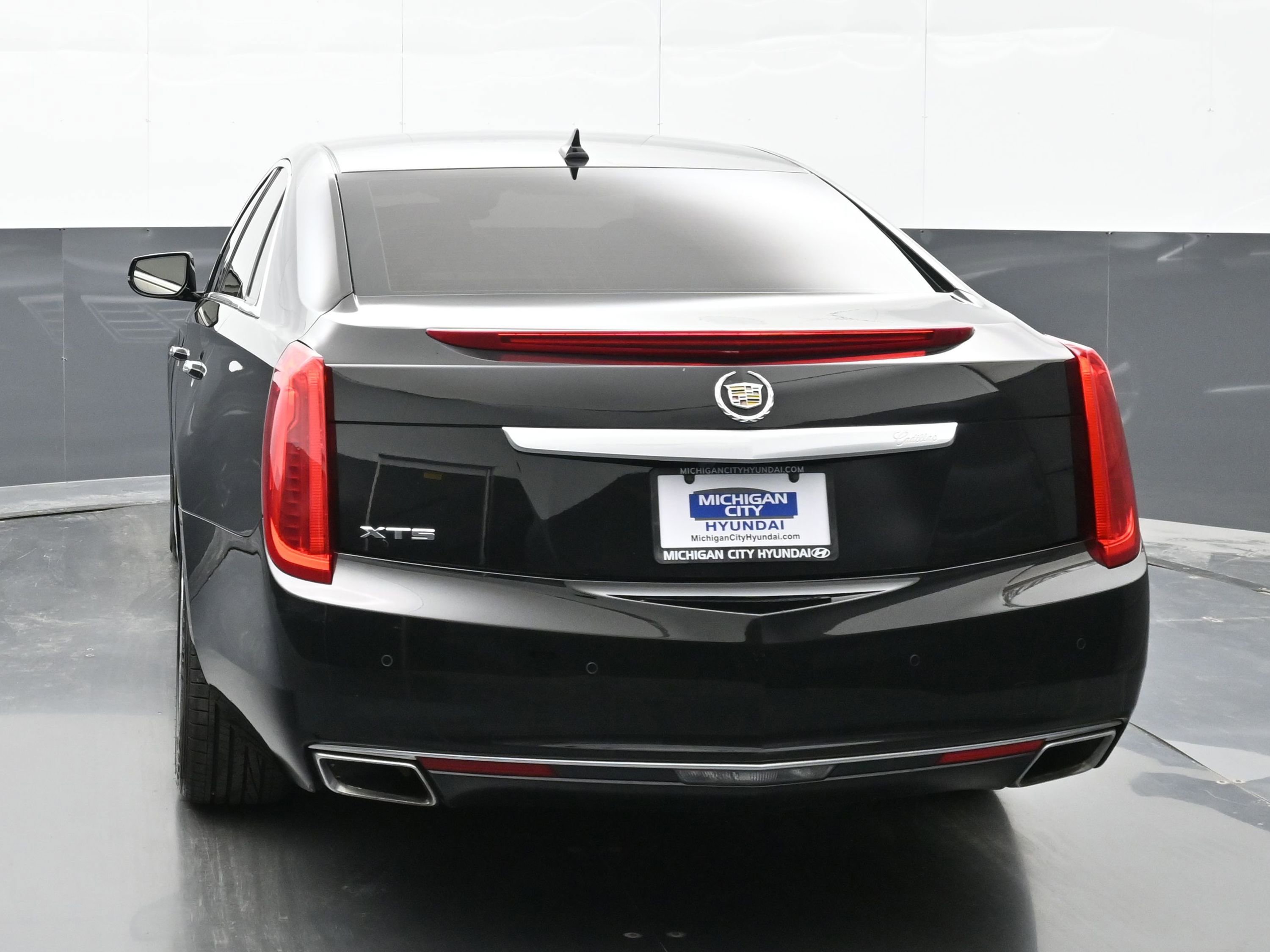 Used 2014 Cadillac XTS Luxury w/ Driver Awareness Package FWD image 3