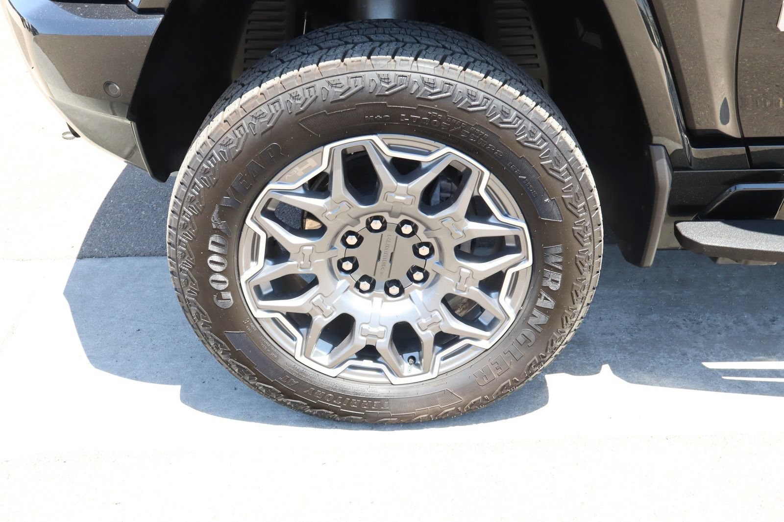 Used 2025 GMC Hummer EV 3X AWD/4WD image 14