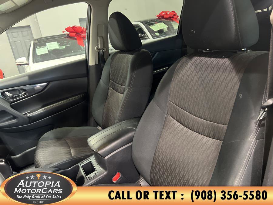 Used 2017 Nissan Rogue SV image 12