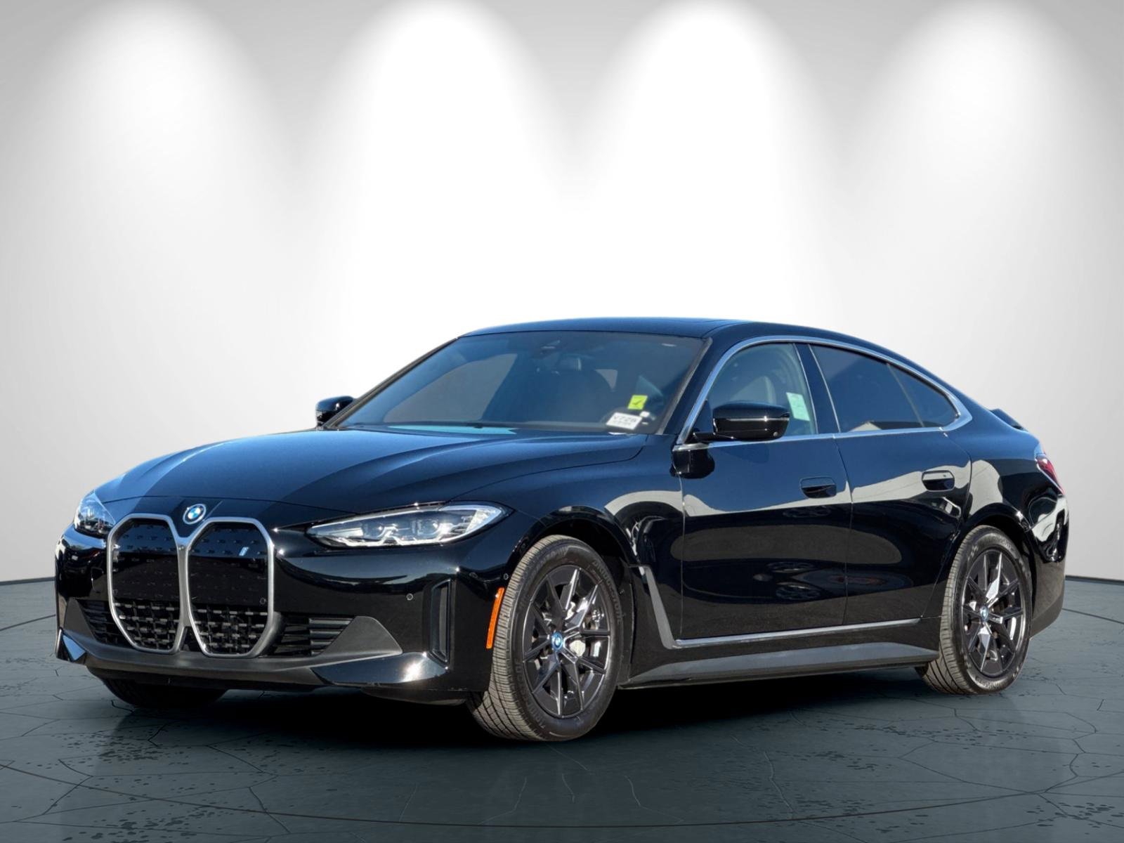 Used 2024 BMW i4 eDrive35 w/ Premium Package image 8