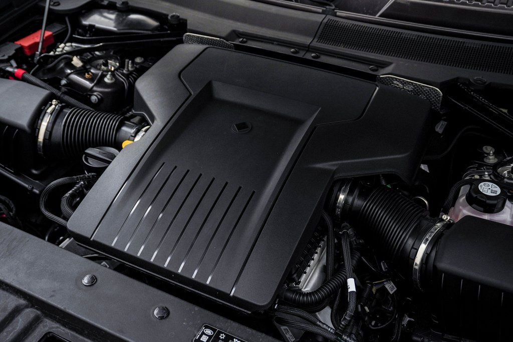 Used 2025 Land Rover Defender 110 image 28