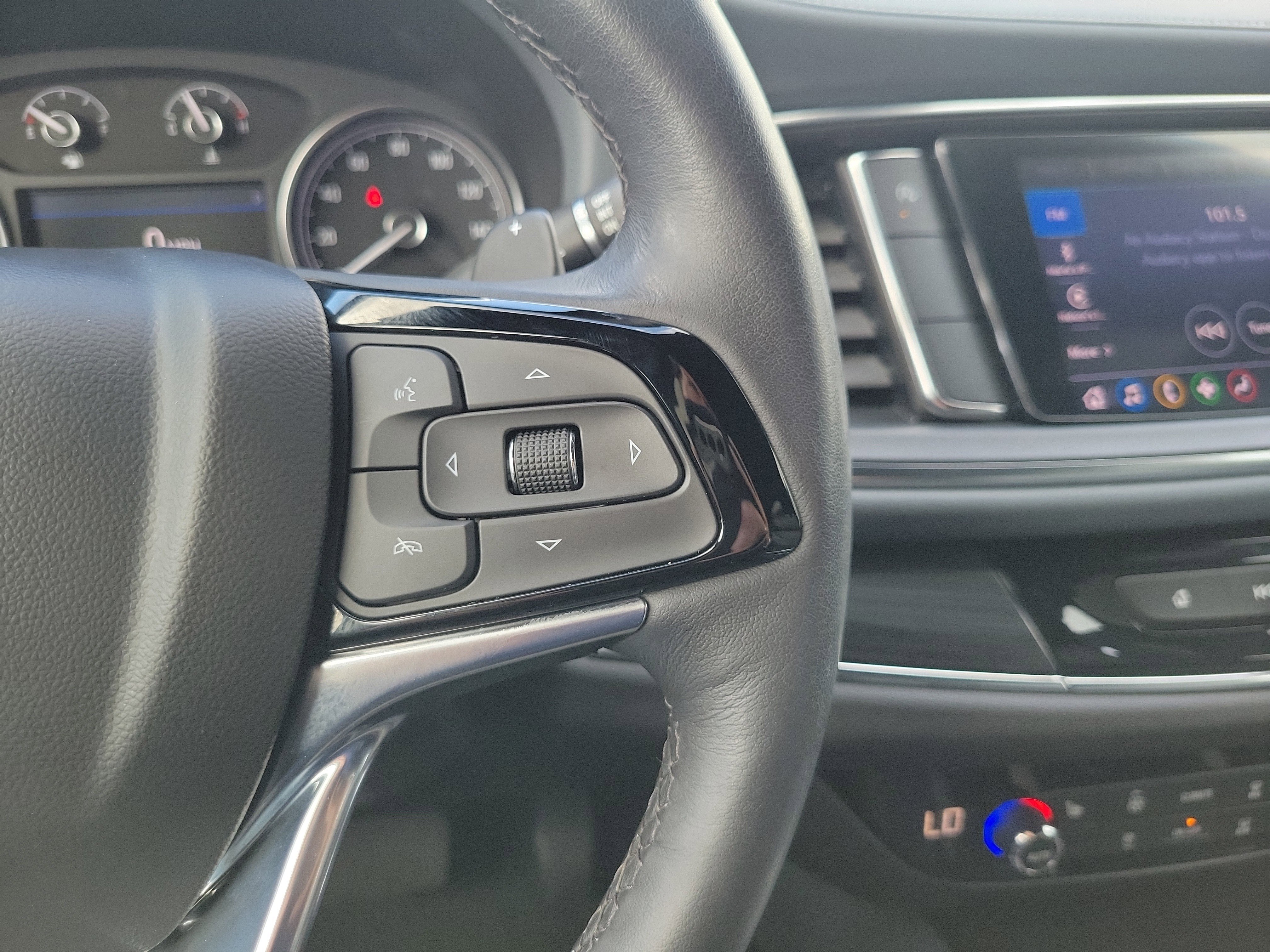 Used 2024 Buick Enclave Essence image 20