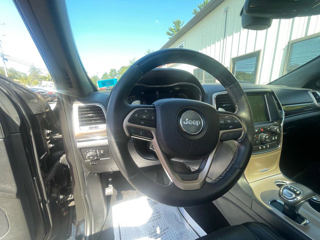 Used 2015 Jeep Grand Cherokee Overland AWD/4WD image 13
