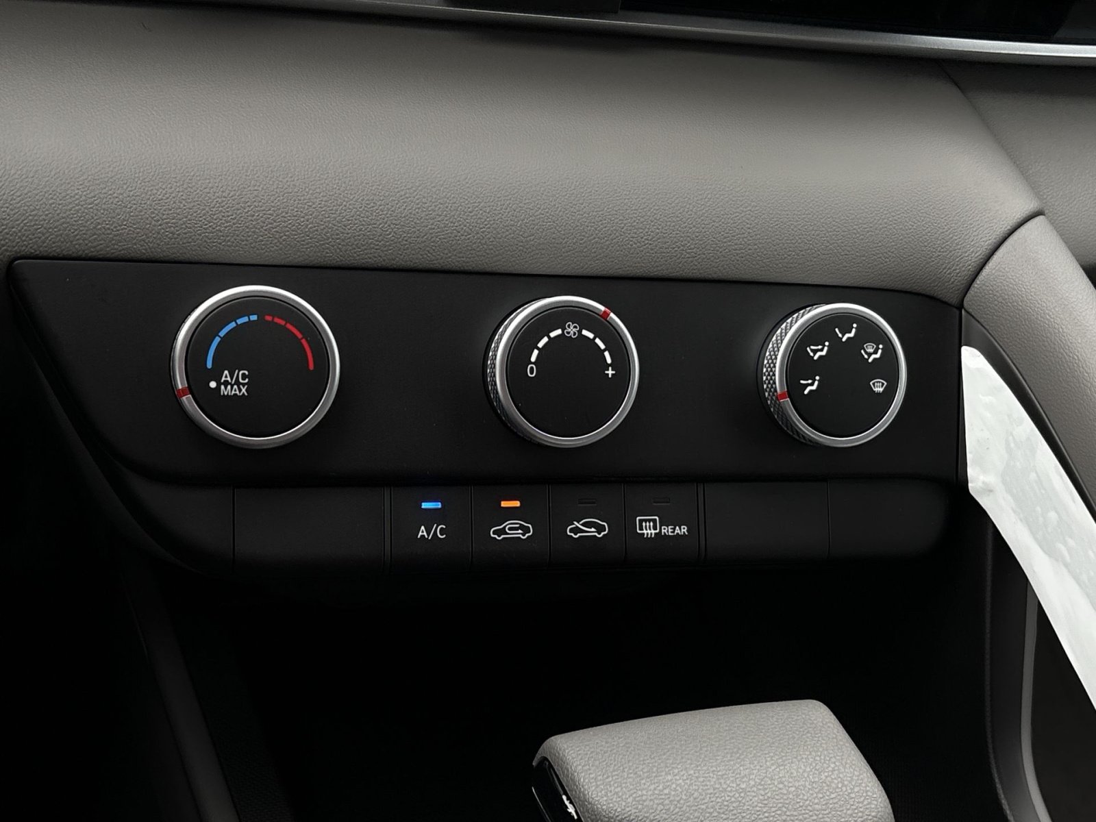 New 2026 Hyundai Elantra SE FWD image 21