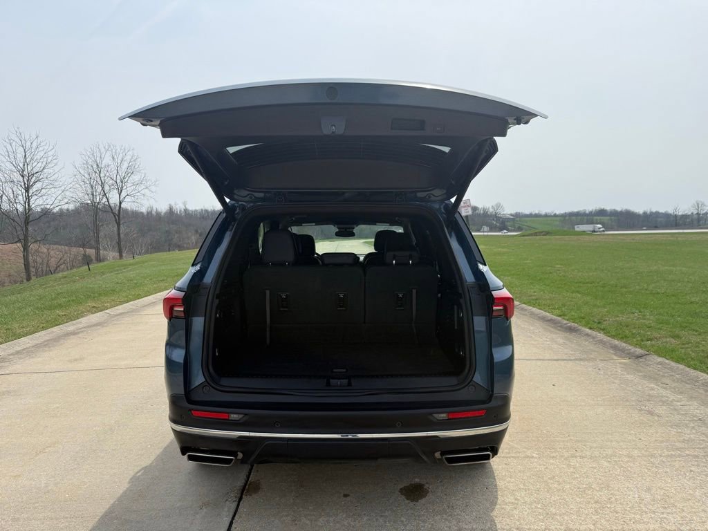 Used 2025 Buick Enclave Preferred image 5