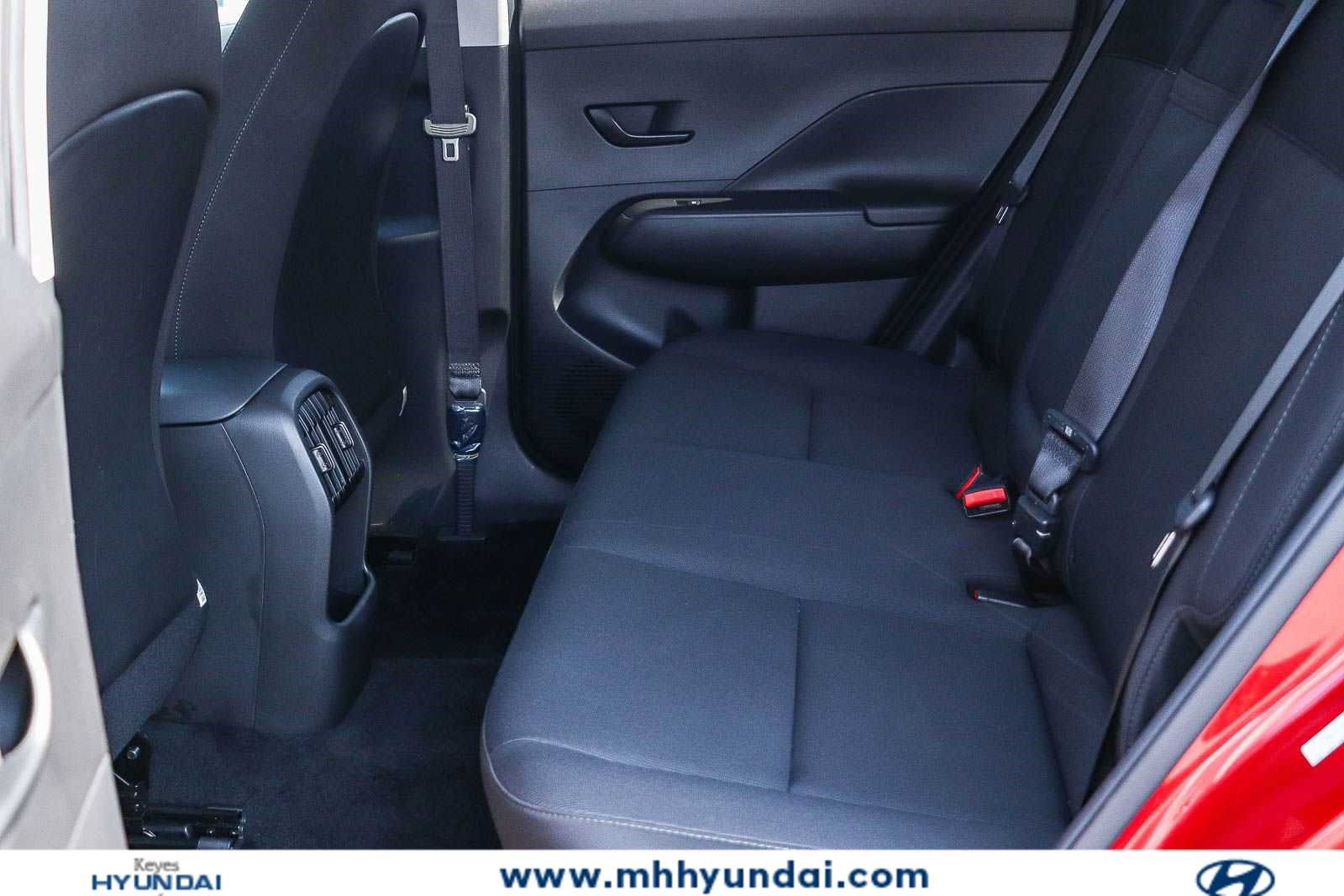 Certified 2025 Hyundai Kona SEL AWD/4WD image 18
