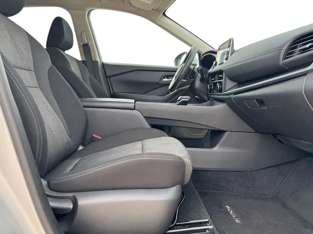 Used 2024 Nissan Rogue SV FWD image 13