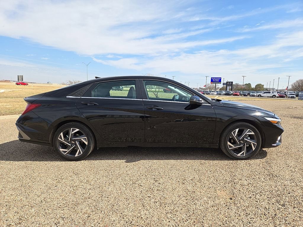 Used 2025 Hyundai Elantra Limited image 6