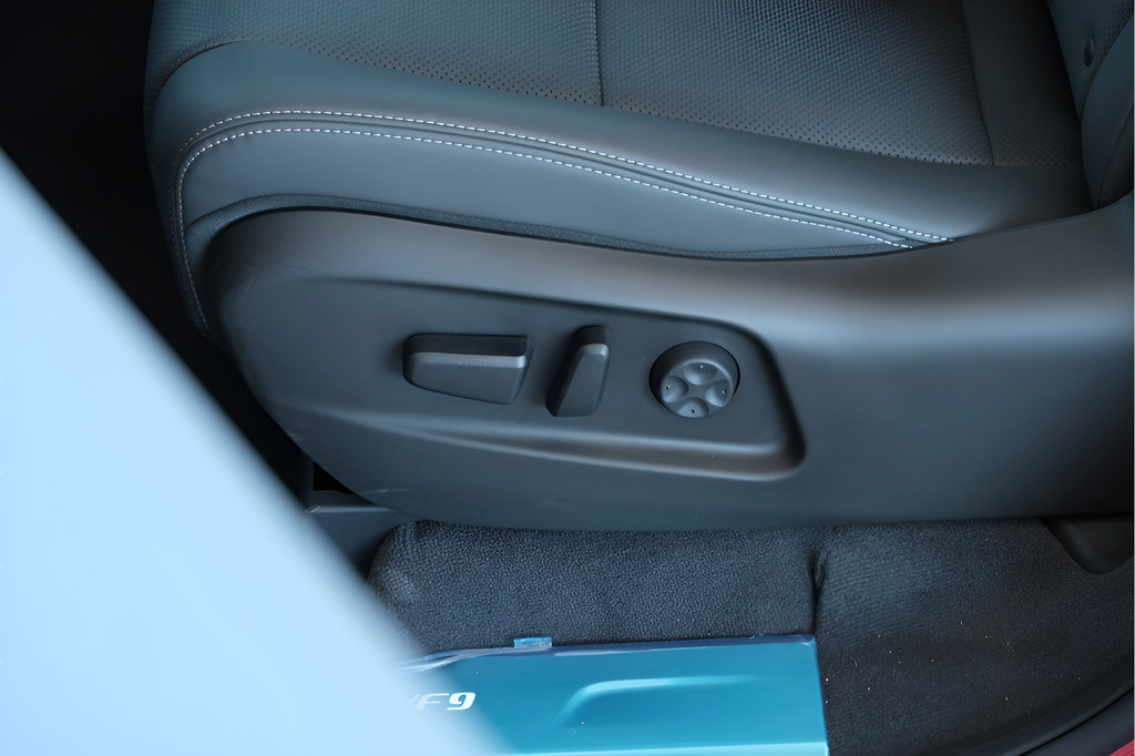 New 2024 VinFast VF 9 Plus AWD/4WD image 21
