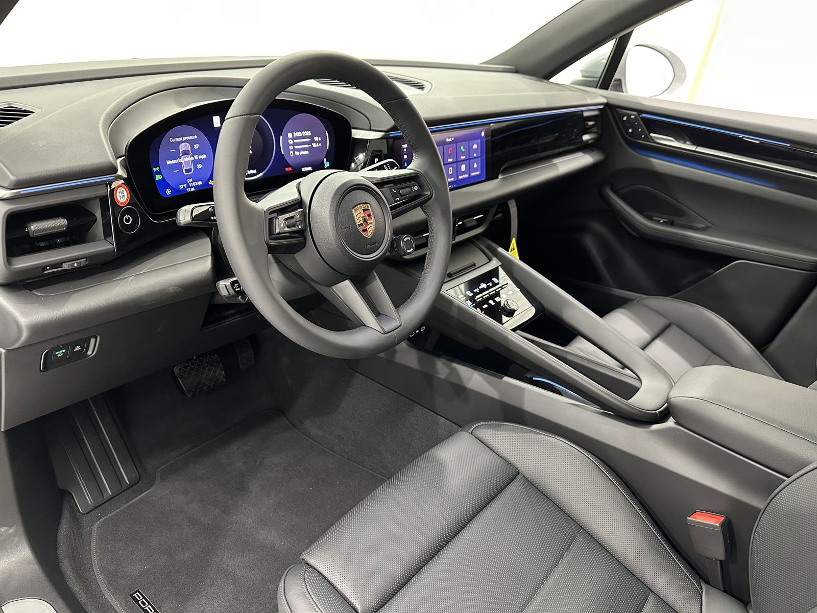 Certified 2025 Porsche Macan Electric image 27