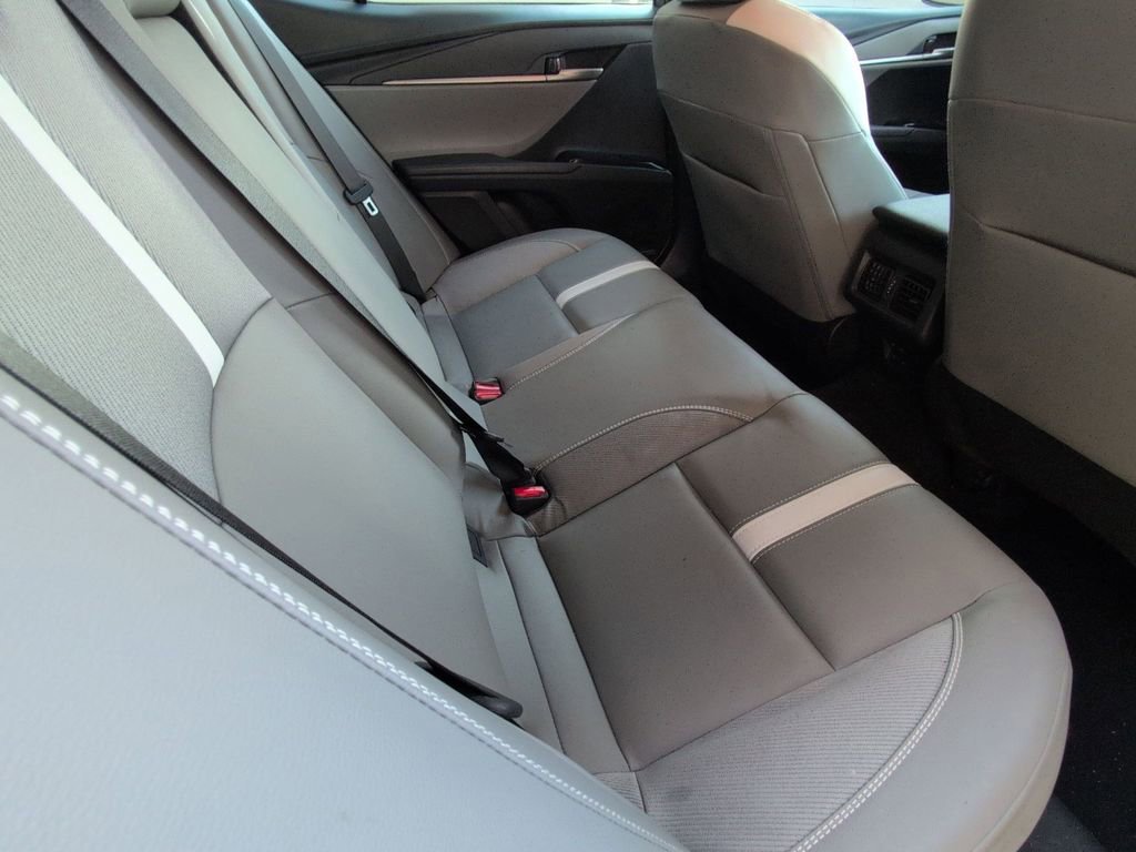 Used 2025 Toyota Camry SE image 17