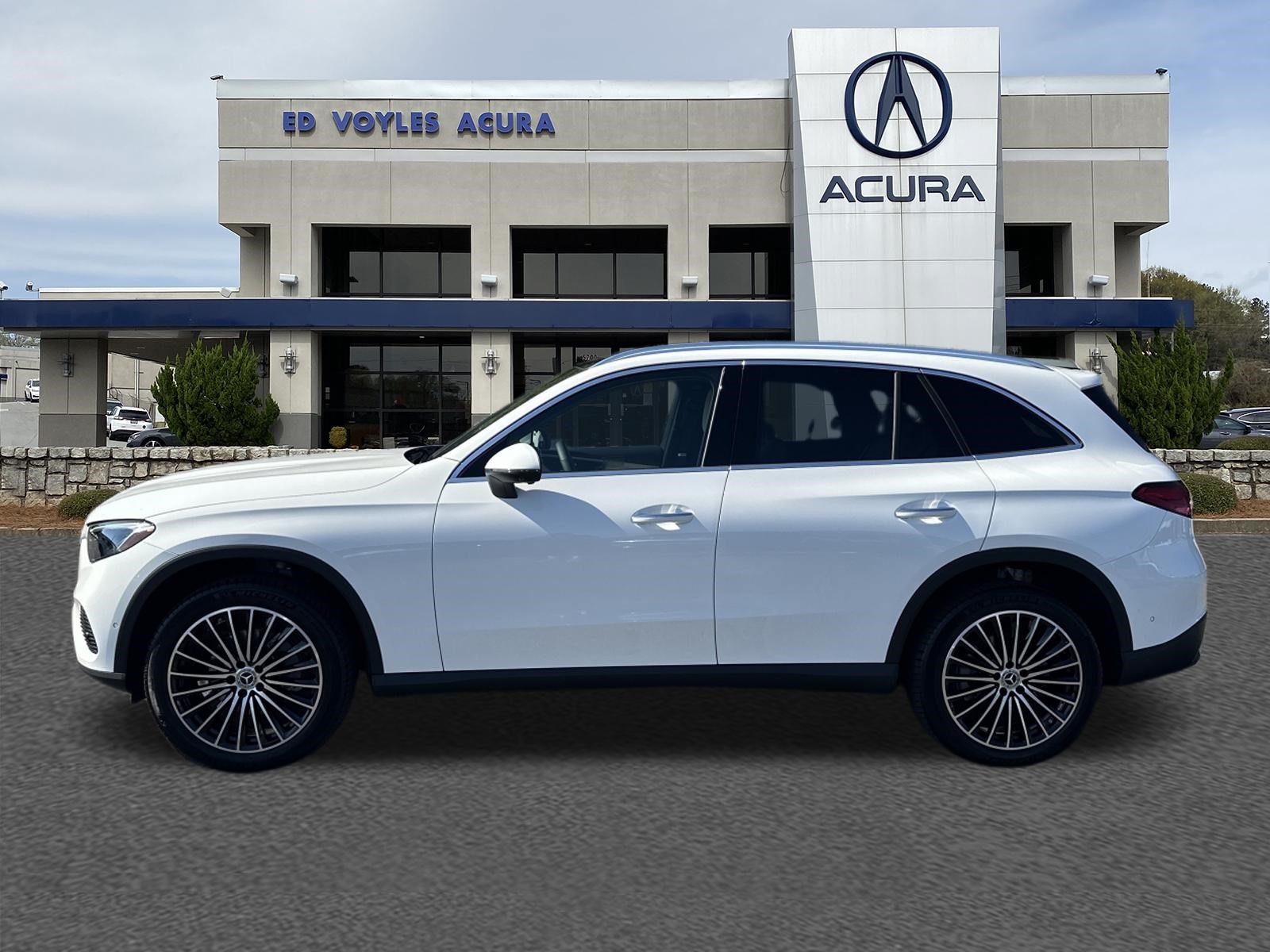 Used 2025 Mercedes-Benz GLC 300 image 8