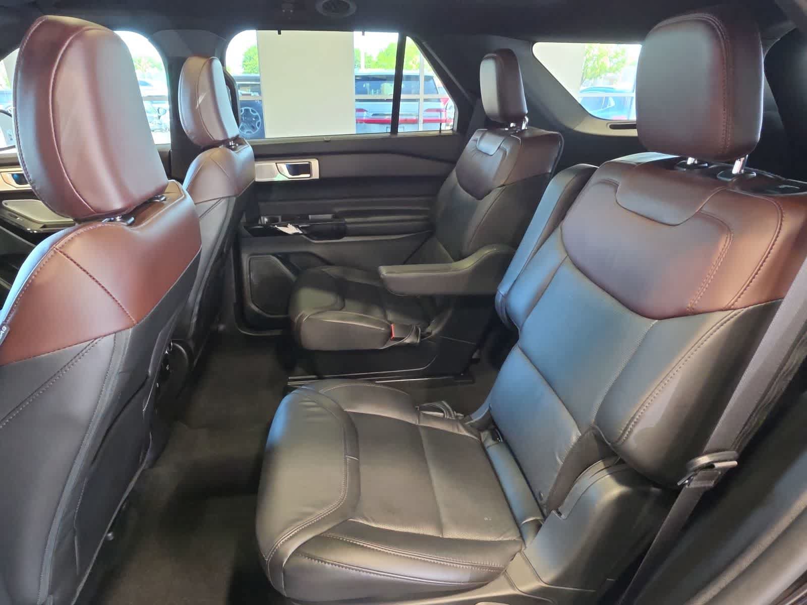 Used 2023 Ford Explorer Platinum w/ Technology Package AWD/4WD image 35