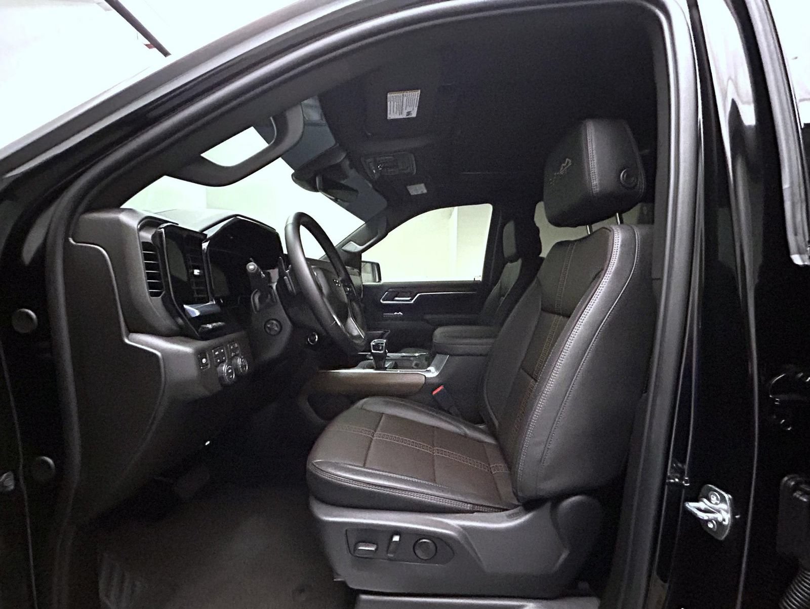 Used 2026 Chevrolet Silverado 1500 High Country w/ Midnight Edition AWD/4WD image 10