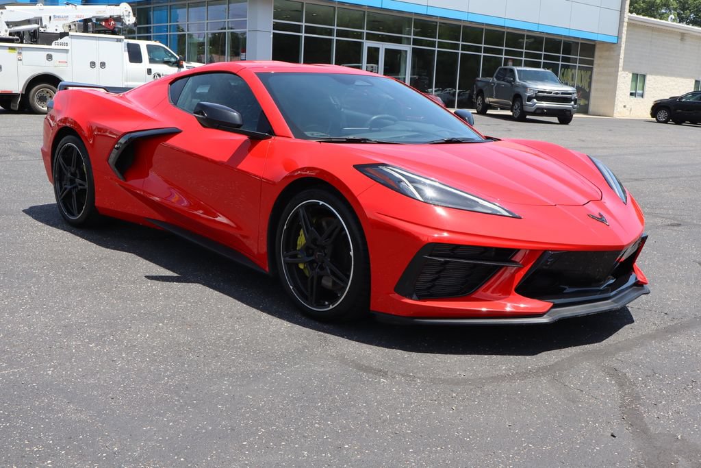 Used 2024 Chevrolet Corvette Stingray Preferred Cpe w/ Z51 Performance Package RWD image 2