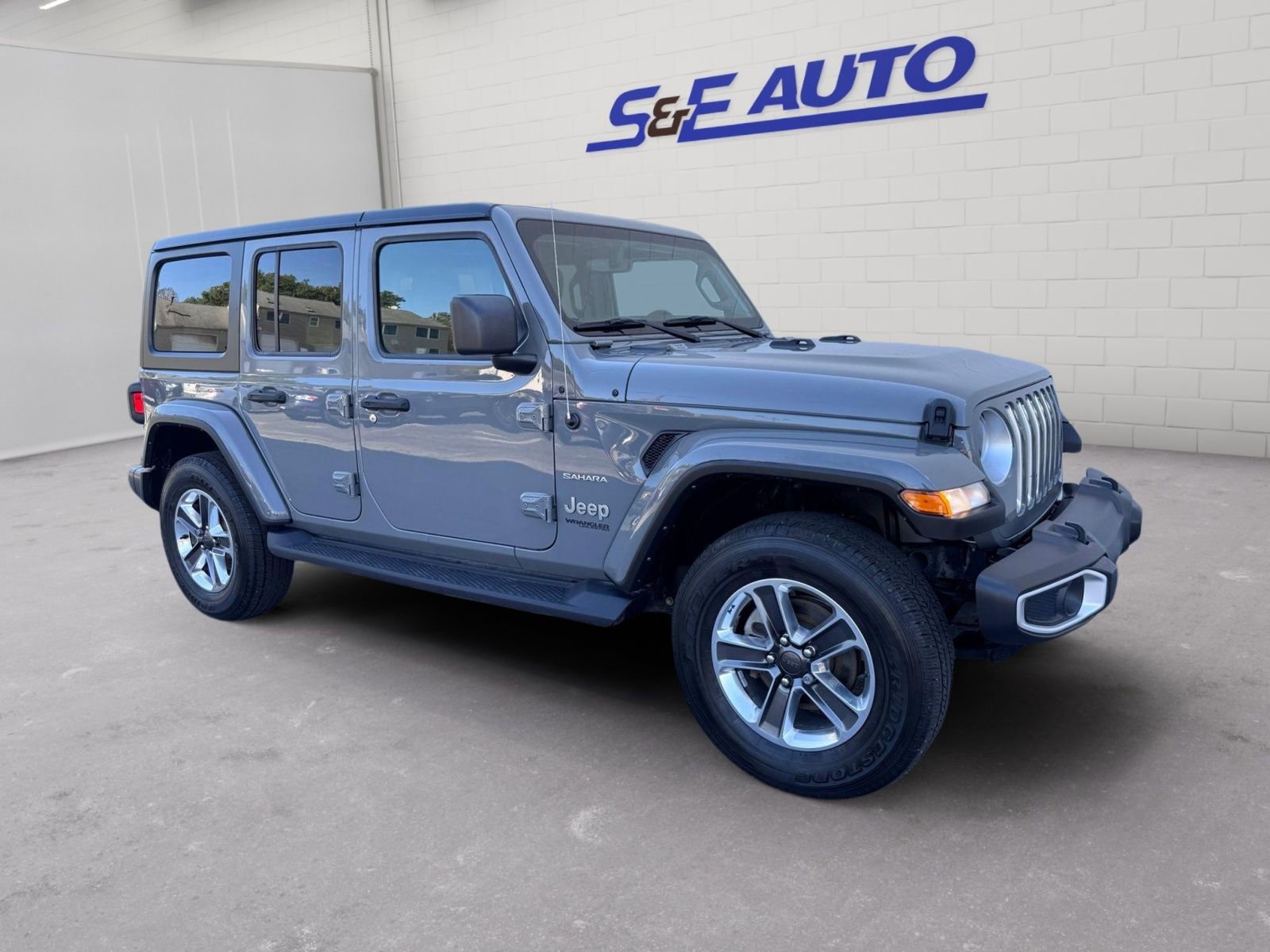 Used 2021 Jeep Wrangler Unlimited Sahara w/ Uconnect 4C Nav & Sound Group image 4