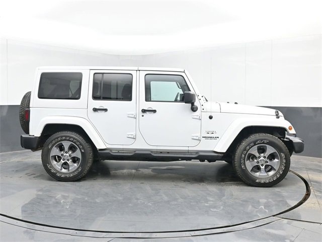 Used 2017 Jeep Wrangler Unlimited Sahara w/ Connectivity Group image 11