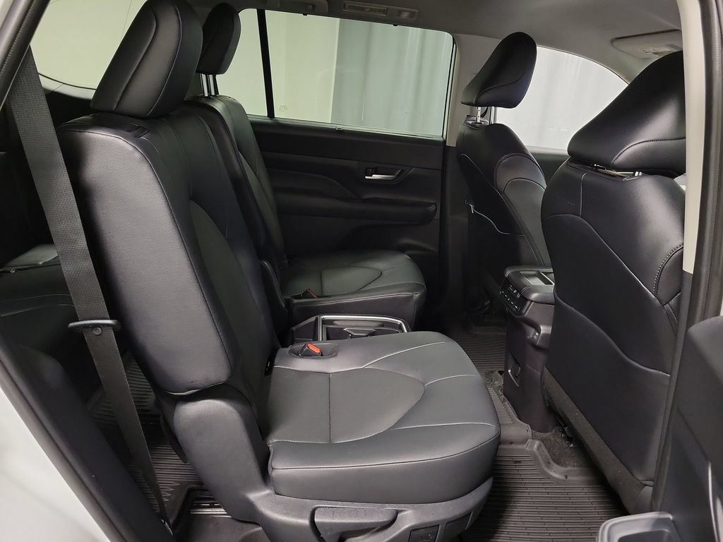 Used 2026 Toyota Grand Highlander AWD image 28