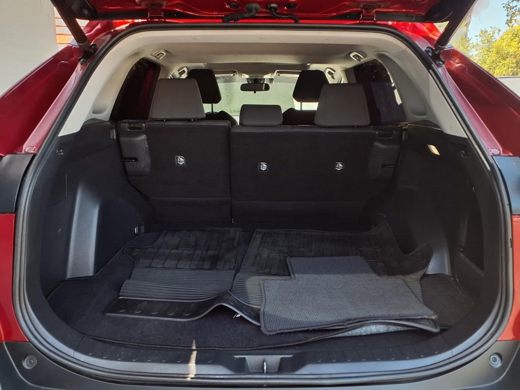 Used 2023 Toyota RAV4 XLE w/ Convenience Package FWD image 21
