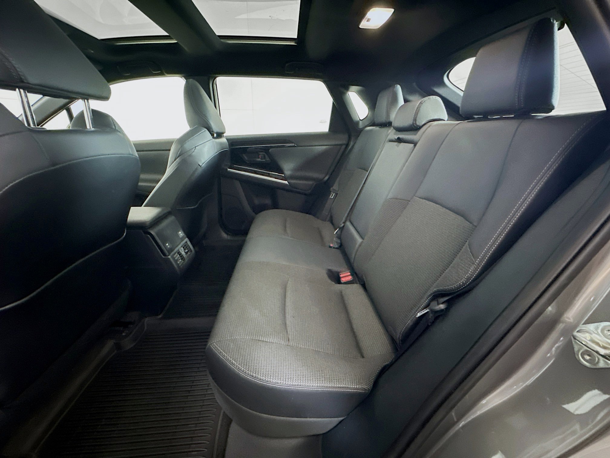 Used 2024 Toyota bZ4X XLE w/ Weather Package AWD/4WD image 30