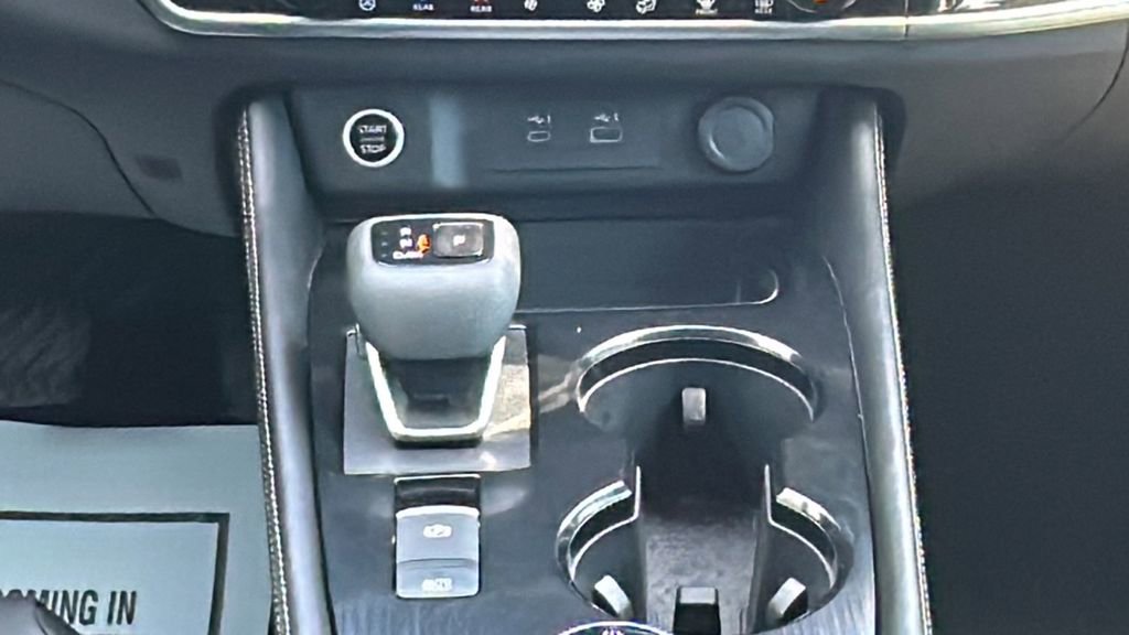 Used 2023 Nissan Rogue SL w/ SL Premium Package image 19