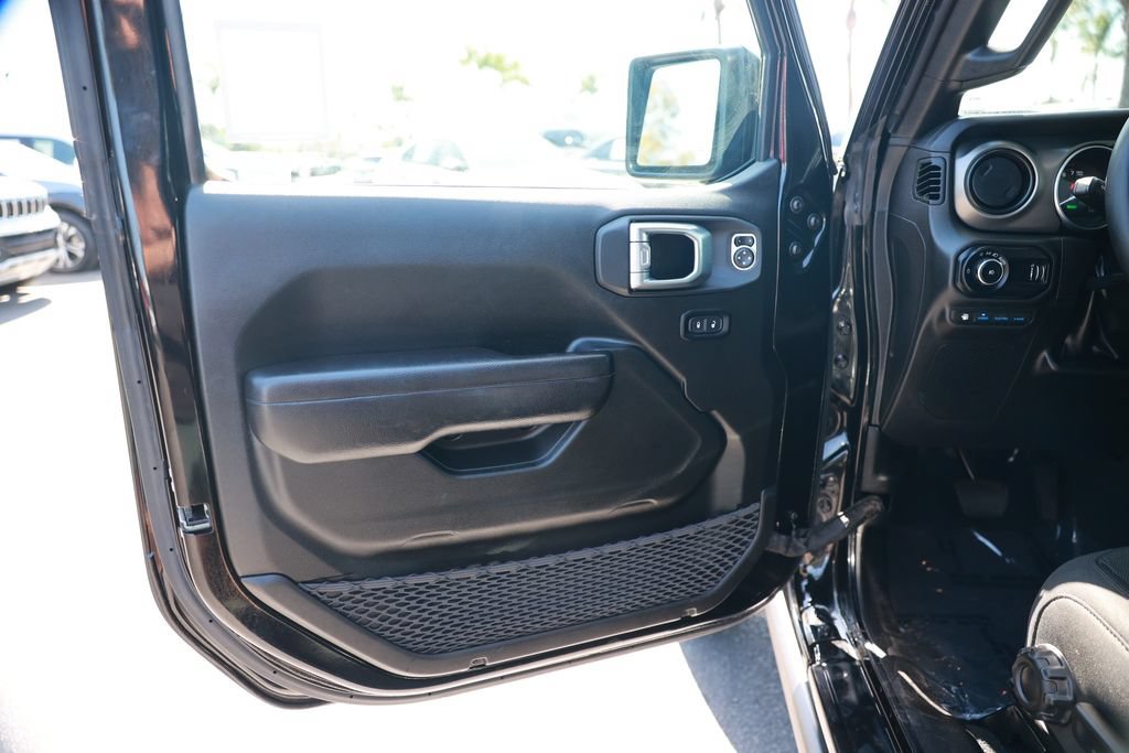 Used 2023 Jeep Wrangler Unlimited AWD/4WD image 17