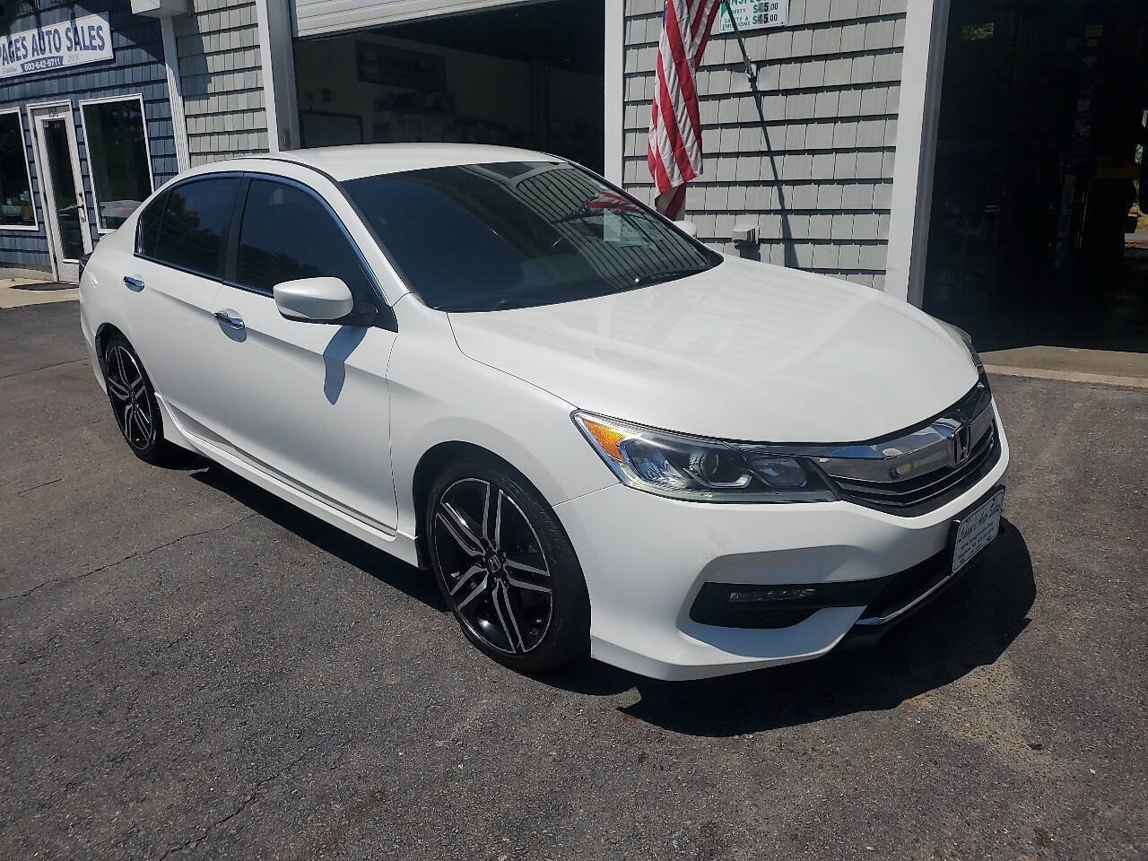 Used 2017 Honda Accord Sport Special Edition image 2