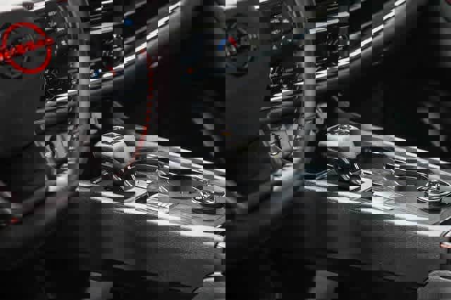 Used 2025 Nissan Rogue SV image 23