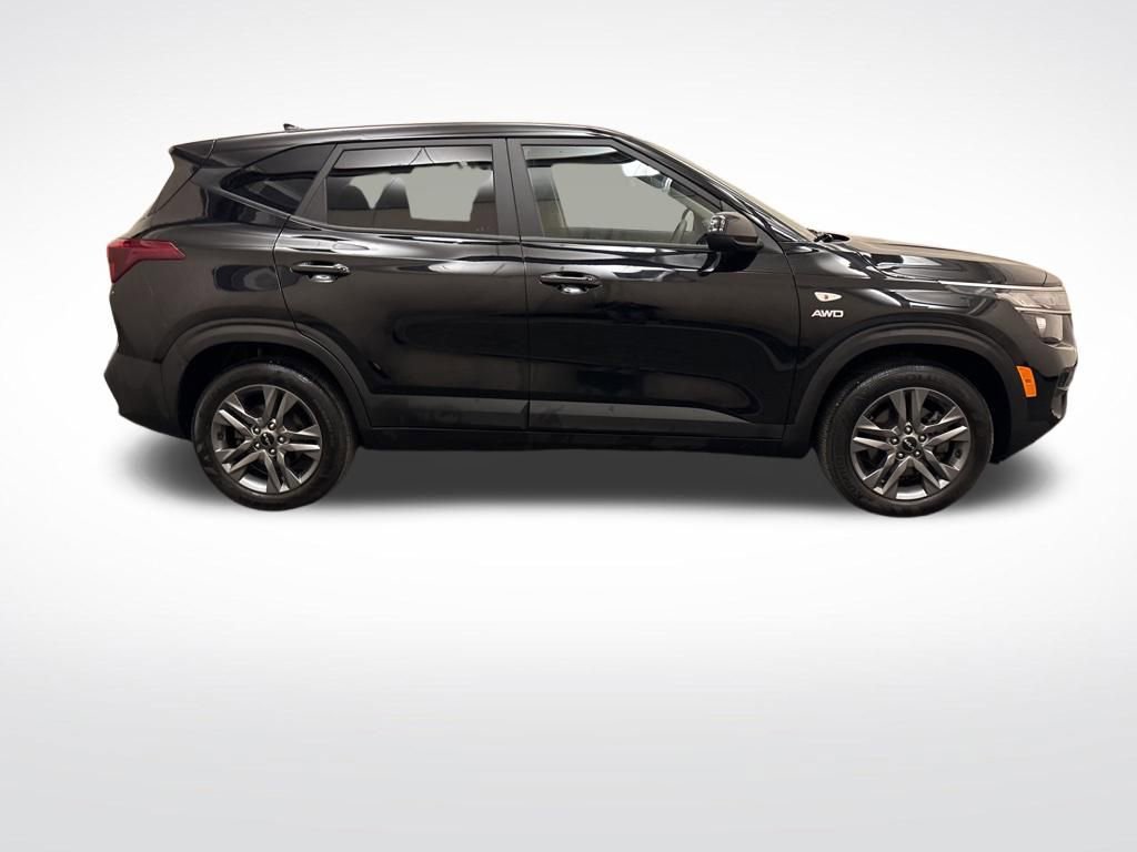 Used 2023 Kia Seltos LX image 4