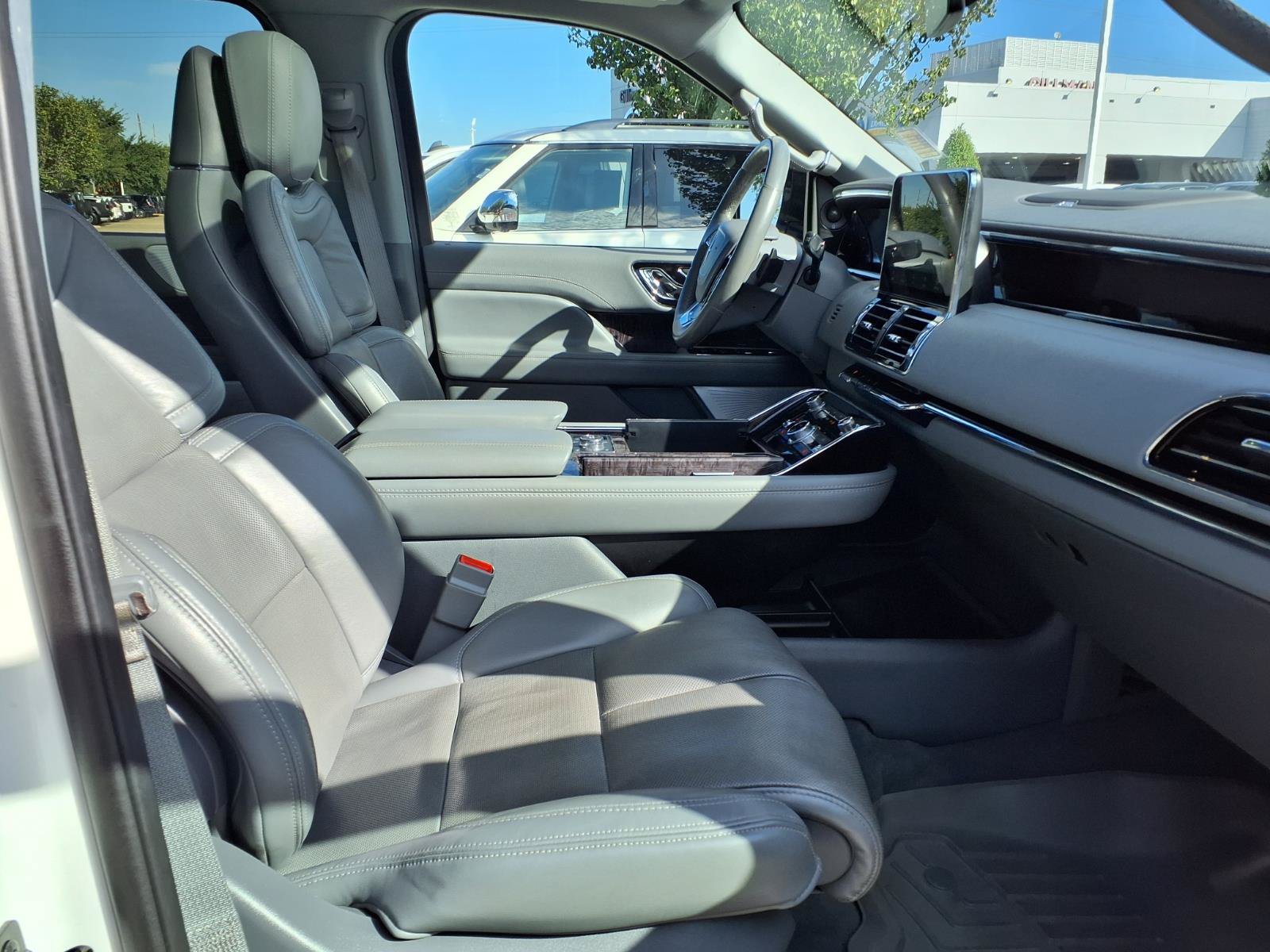 Used 2021 Lincoln Navigator L Reserve w/ Luxury Package AWD/4WD image 18