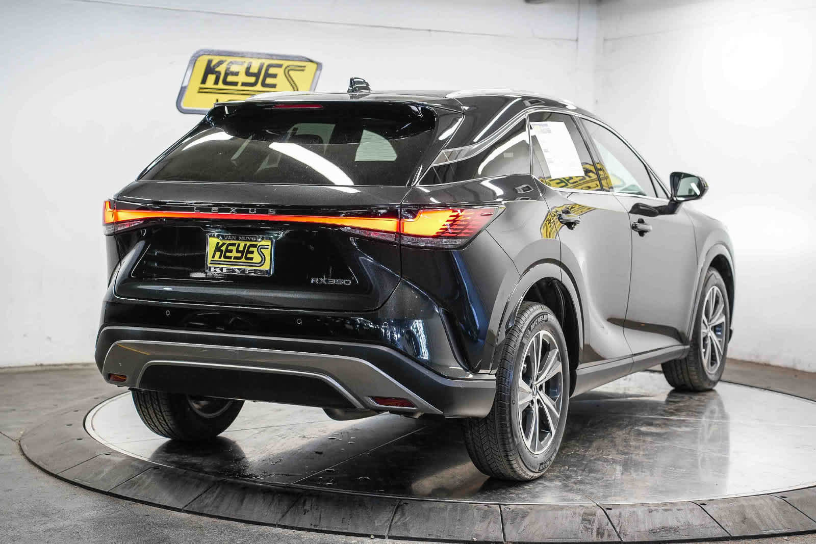 Used 2024 Lexus RX 350 Premium w/ Convenience Package FWD image 4