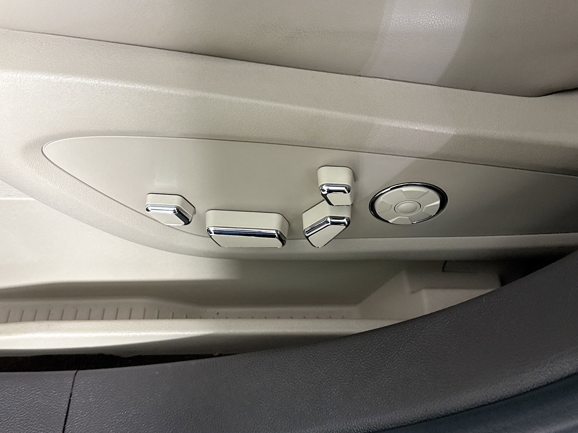 Used 2021 Lincoln Nautilus Reserve w/ Equipment Group 201A image 24