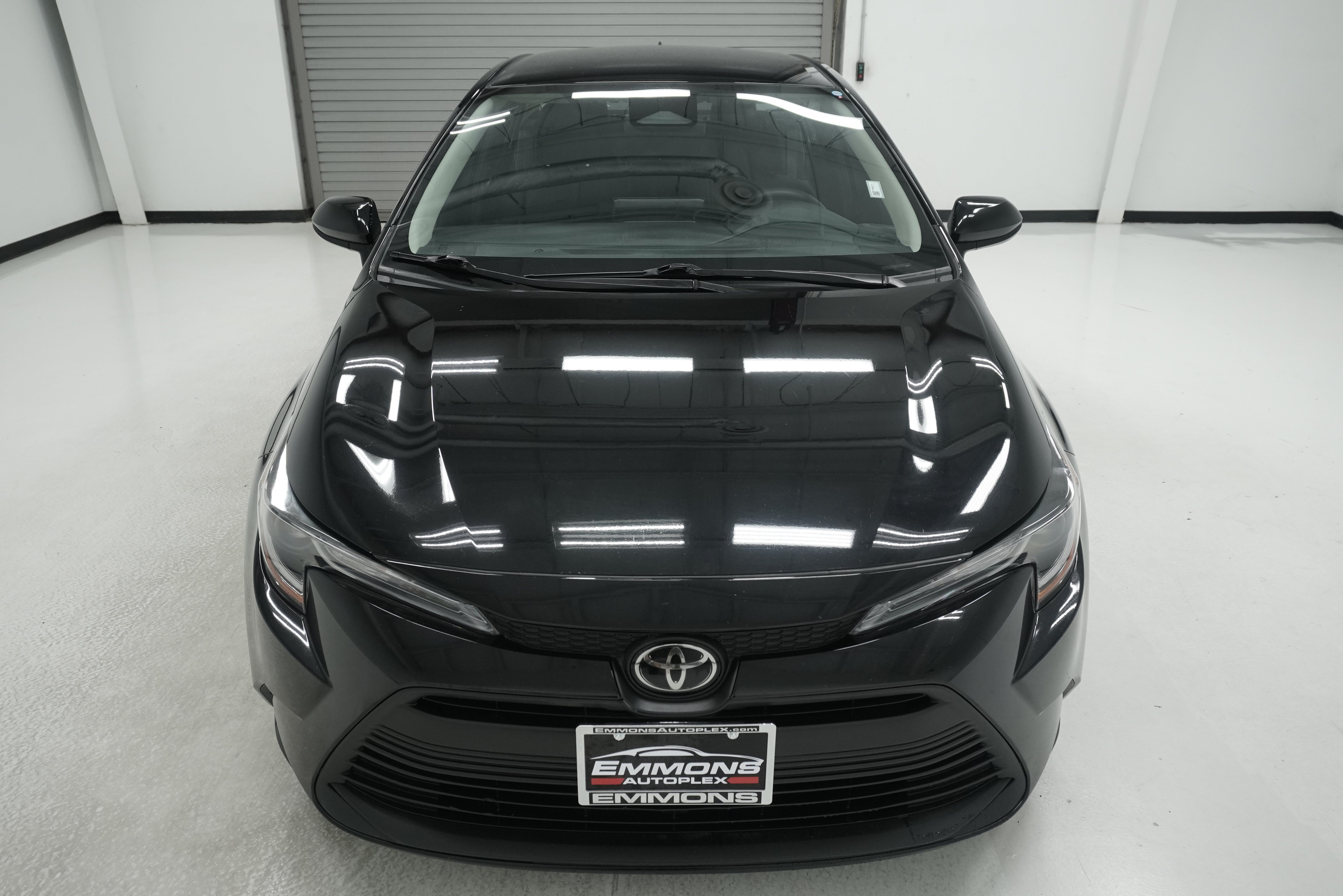 Used 2024 Toyota Corolla LE FWD image 2