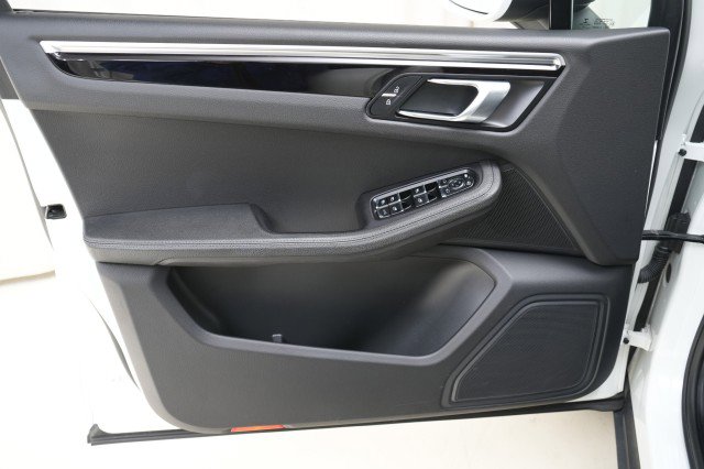 Used 2020 Porsche Macan image 34