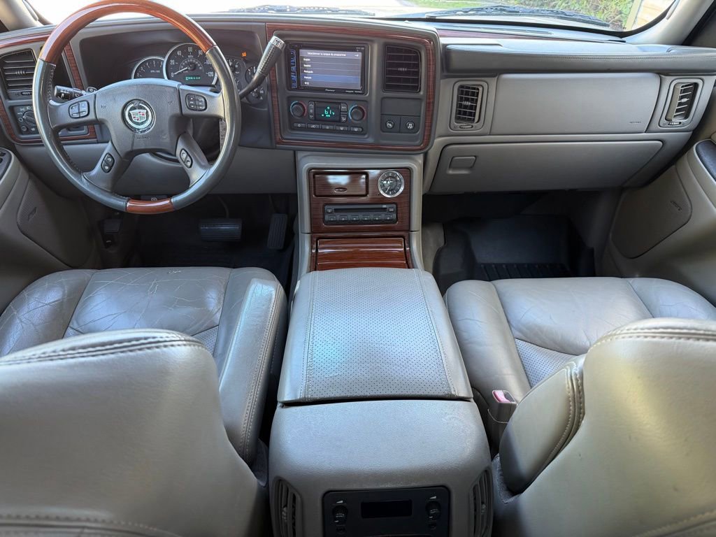 Used 2004 Cadillac Escalade EXT image 14