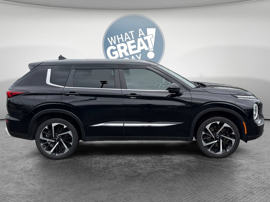 Used 2023 Mitsubishi Outlander SE AWD/4WD image 2