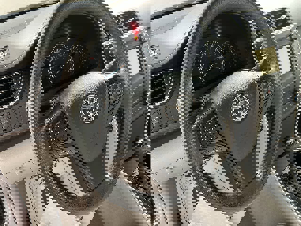 Used 2015 Toyota Camry SE image 16